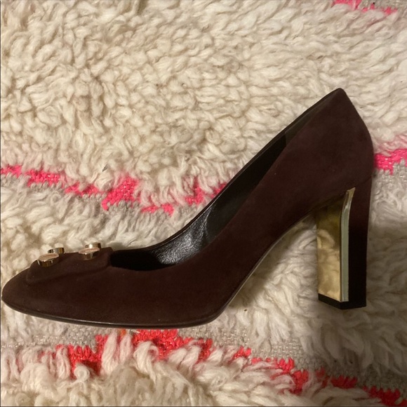 GUCCI - beautiful brown suede heel with gold details - Picture 4 of 11